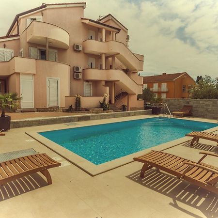 ביוגראד נה מורו Apartments Basilea מראה חיצוני תמונה